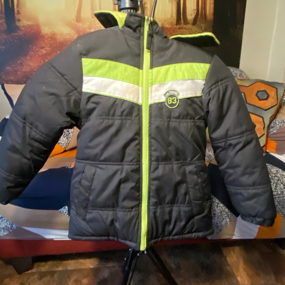 Thick winter snow puffer